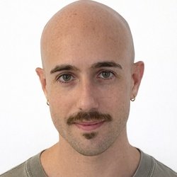 אורי אגוזי